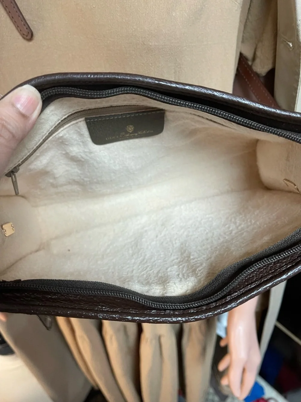 Authentic Gucci vintage Gucci GG canvas crossbody bag 97.01.037 - Picture 12 of 15
